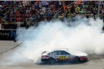 Greg Biffle (Roush) feiert den historischen Ford-Sieg mit einem angemessenen Burnout