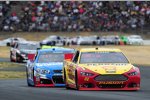 Joey Logano (Penske) und Kasey Kahne (Hendrick) 