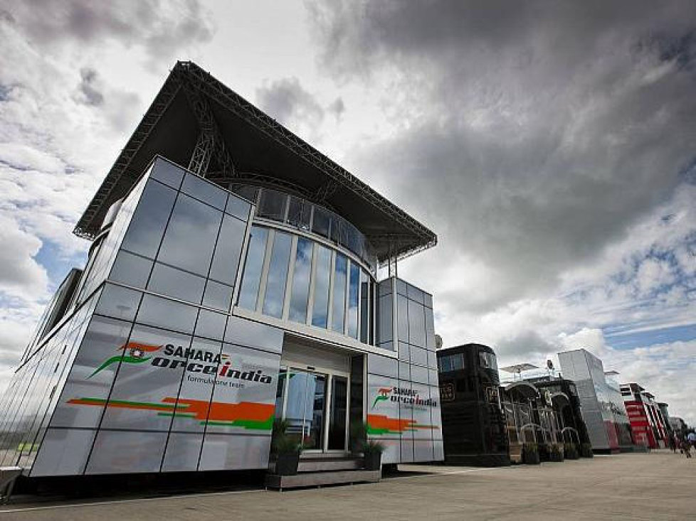 Force-India-Motorhome