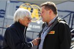 Vertragsverlängerung fast perfekt: Bernie Ecclestone und Paul Hembery (Pirelli)