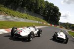 Lewis Hamilton und Nico Rosberg (Mercedes) fahren mit alten Silberpfeilen auf der Nürburgring-Nordschleife