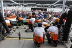 Boxenstopp-Übungen bei Force India