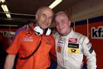 Peter Mücke und Felix Rosenqvist freuen sich über die Pole-Position