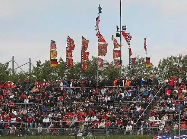 Fans am Nürburgring Titel-Bild zur News: Fans am Nürburgring