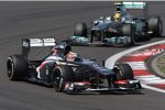 Nico Hülkenberg (Sauber) und Lewis Hamilton (Mercedes)