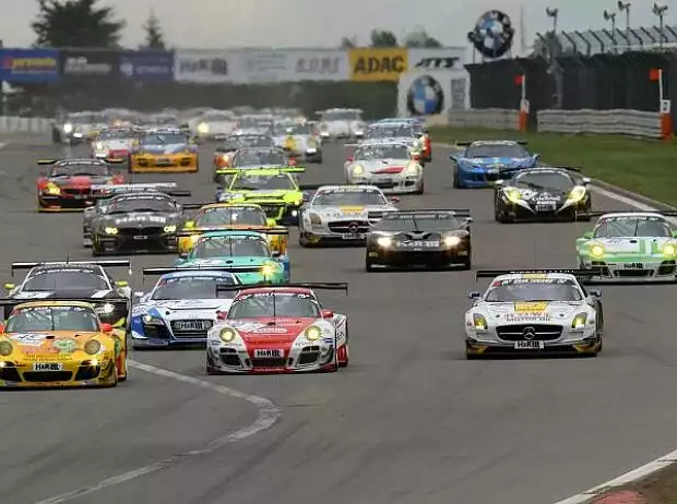 VLN-Start auf der Nürburgring-Nordschleife Titel-Bild zur News: VLN-Start auf der Nürburgring-Nordschleife