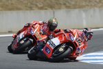 Andrea Dovizioso vor Nicky Hayden (Ducati) 