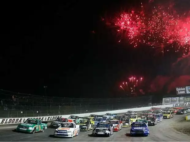 Start zum Truck-Rennen auf dem Eldora Speedway 2013 Titel-Bild zur News: Start zum Truck-Rennen auf dem Eldora Speedway 2013