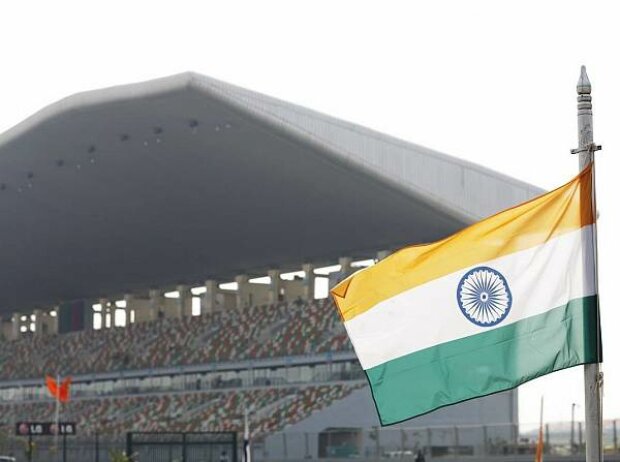 Tribüne und indische Flagge in Noida