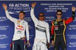 Lewis Hamilton (Mercedes), Sebastian Vettel (Red Bull) und Romain Grosjean (Lotus) jubel den Fans nach dem Qualifying zu