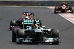 Lewis Hamilton (Mercedes) setzte sich zu Beginn an die Spitze des Feldes