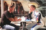 Jari-Matti Latvala (rechts) im Gespräch mit der Rallye-Legende Tommi Mäkkinen
