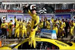 Brad Keselowski (Penske) in der Victory Lane