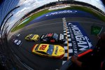 Start in Michigan: Joey Logano (Penske) und Kurt Busch (Furniture Row) 