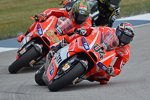 Andrea Dovizioso vor Nicky Hayden (Ducati) 