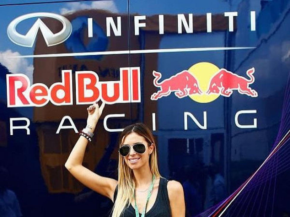 Girl Infiniti Red Bull