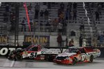 Kyle Busch und Timothy Peters: Dreher auf der Ziellinie
