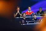Giedo van der Garde (Caterham), Jules Bianchi (Marussia), Charles Pic (Caterham), Jean-Eric Vergne (Toro Rosso), Sebastian Vettel (Red Bull) und Romain Grosjean (Lotus) 
