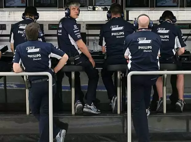 Williams Pitwall Kommandostand Boxenmauer Titel-Bild zur News: Williams Pitwall Kommandostand Boxenmauer