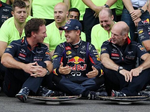 Titel-Bild zur News: Sebastian Vettel, Christian Horner, Adrian Newey
