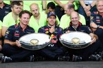 Sebastian Vettel (Red Bull), Christian Horner und Adrian Newey 