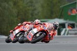 Andrea Dovizioso vor Nicky Hayden (Ducati) 