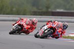 Andrea Dovizioso vor Nicky Hayden (Ducati) 