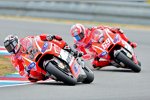 Andrea Dovizioso vor Nicky Hayden (Ducati) 