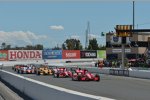 Start zum GoPro Grand Prix of Sonoma mit dem Ganassi-Duo Dario Franchitti und Scott Dixon an der Spitze