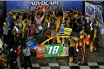 Kyle Busch (Gibbs) in der Victory Lane