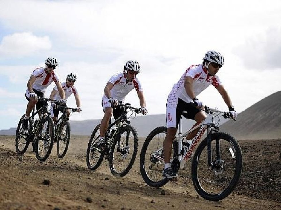 Jules Bianchi, Davide Rigon, Fernando Alonso, Felipe Massa, Fahrrad