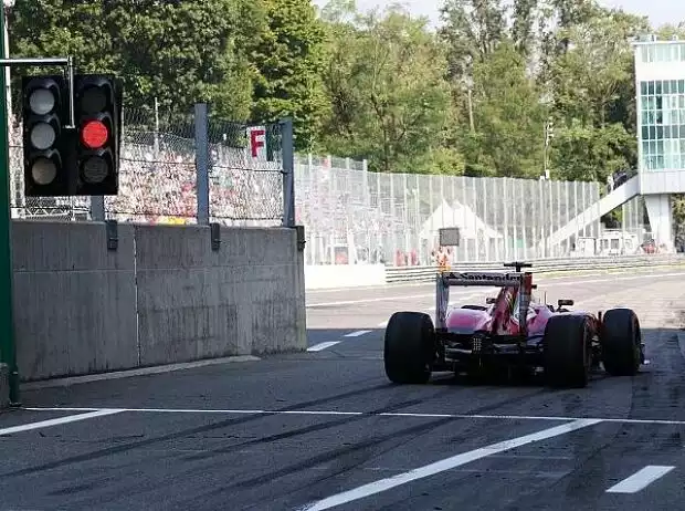Felipe Massa, rote Ampel Titel-Bild zur News: Felipe Massa, rote Ampel