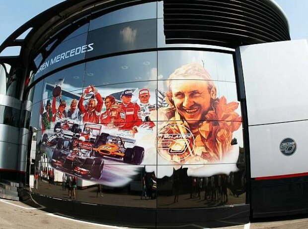 Titel-Bild zur News: McLaren-Hospitality in Monza 2013