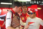 Felipe Massa im Gespräch mit Renningenieur Rob Smedley