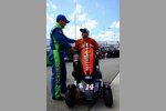 Prominenter Besuch in Richmond: Tony Stewart im Gespräch mit Casey Mears