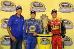 Michael Waltrip mit seinen beiden Titelkandidaten Martin Truex Jun. und Clint Bowyer