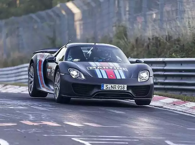Porsche 918 Spyder auf Rekordfahrt Titel-Bild zur News: Porsche 918 Spyder auf Rekordfahrt