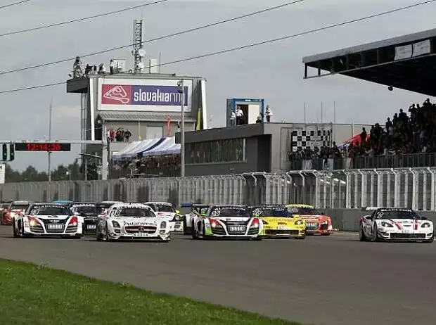 Start zum 100. GT-Masters-Rennen Titel-Bild zur News: Start zum 100. GT-Masters-Rennen