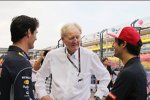 Mark Webber (Red Bull), Ron Walker und Daniel Ricciardo (Toro Rosso) 