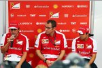 Fernando Alonso (Ferrari), Stefano Domenicali und Felipe Massa (Ferrari) 