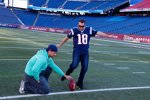 Kyle Busch übt sich als Kicker der New England Patriots