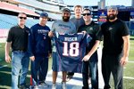 Kyle Busch bekommt natürlich das Patriots-Trikot mit der 18