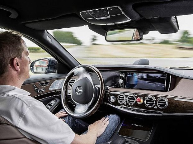 Mercedes-Benz S 500 Intelligent Drive Mercedes-Benz S 500 Intelligent Drive