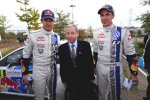 FIA-Präsident Jean Todt mit den frischgebackenen Weltmeistern Sebastien Ogier und Julien Ingrassia