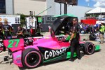 Der Andretti-Chevy von James Hinchcliffe im Pink der landesweiten Kampagne gegen Brustkrebs