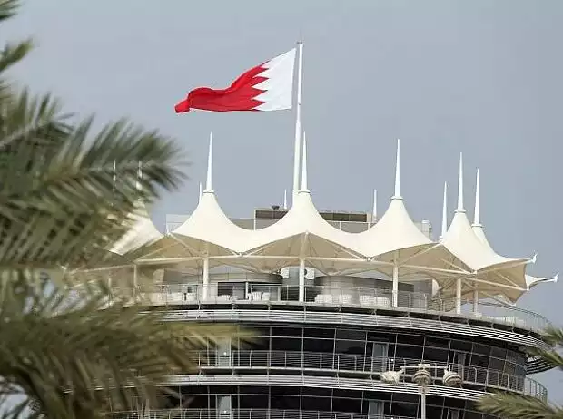 Bahrain International Circuit Sakhir Fahne Flagge Titel-Bild zur News: Bahrain International Circuit Sakhir Fahne Flagge