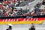 Fans von Adrian Sutil (Force India), der ein Jahr lang in Japan gelebt hat