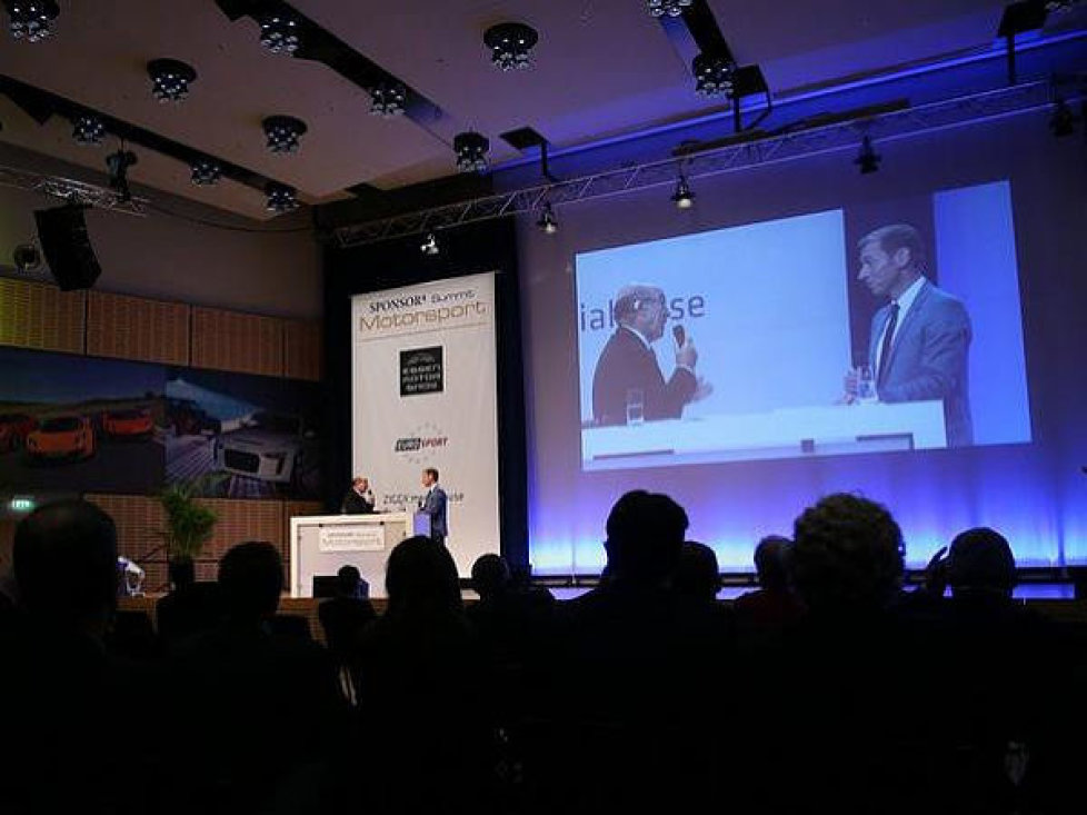Hauptbühne des Motorsport Summit 2012