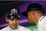 Sebastian Vettel (Red Bull) und Lewis Hamilton (Mercedes) 