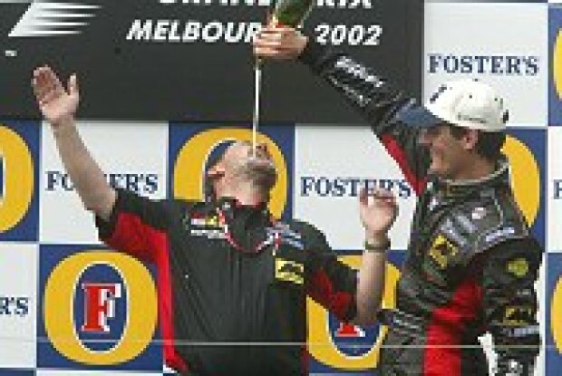 Paul Stoddart und Mark Webber auf dem Podium